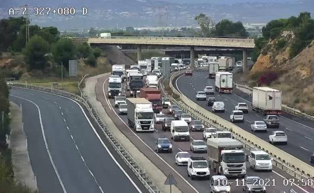 Más de 22 kilómetros de atasco en las principales vías de acceso a Valencia