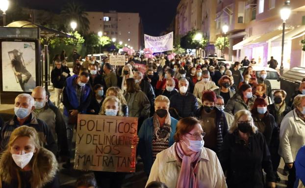 Los vecinos siguen con las protestas frente a las drogas y la delincuencia en Orriols