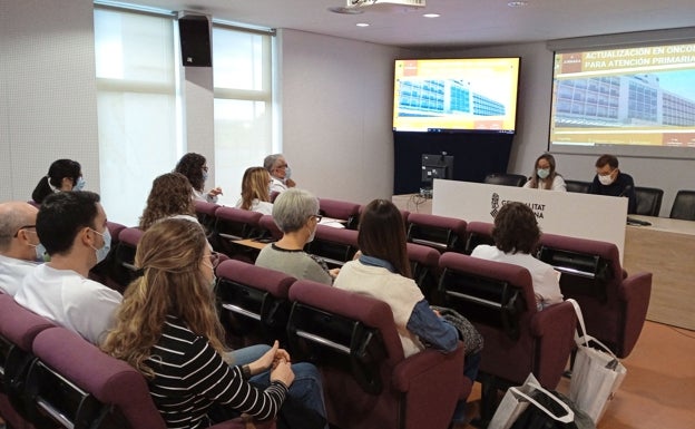 Los profesionales del Hospital de la Ribera abordan la atención continuada de pacientes oncológicos