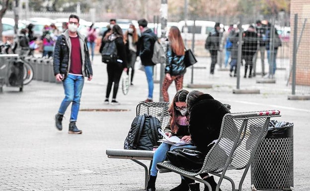 Las universidades valencianas sobreviven otro curso más con los fondos congelados