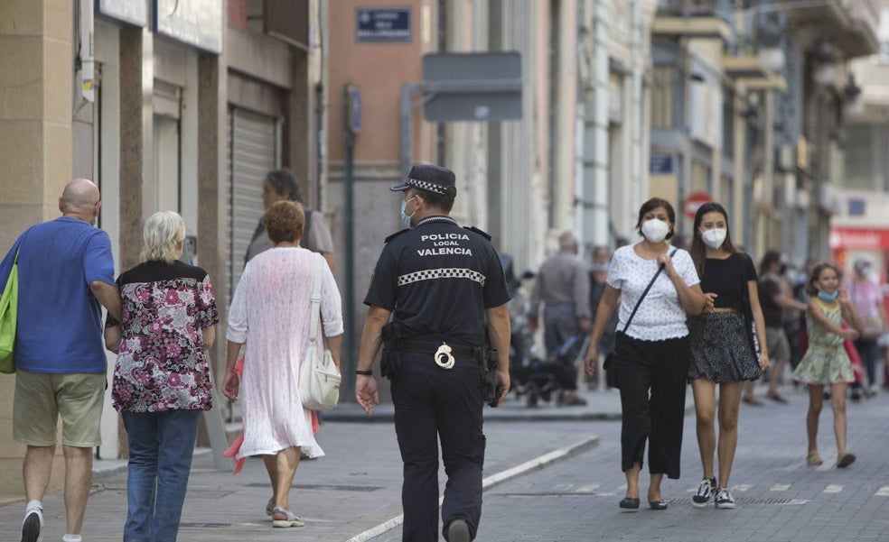 Una mujer llama desde Italia a la Policía Local para salvar a un amigo que vive solo en Valencia