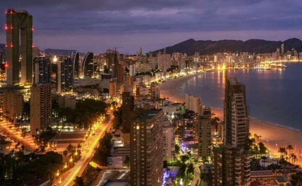 Diez hoteles de Benidorm cerrarán antes de final de mes