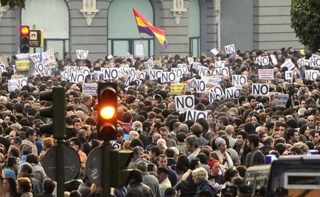 Siete puntos de la 'ley mordaza' encienden a los policías