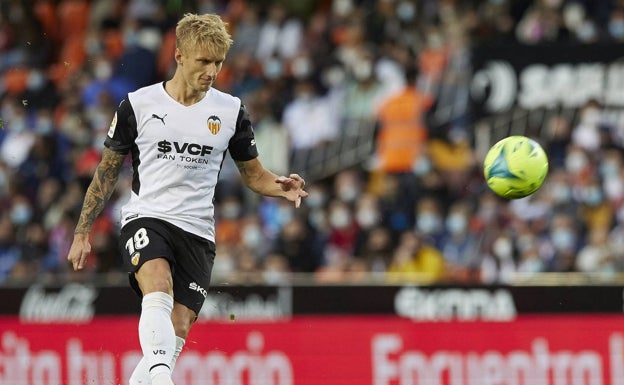 Wass se plantea no renovar con el Valencia y volver a Dinamarca