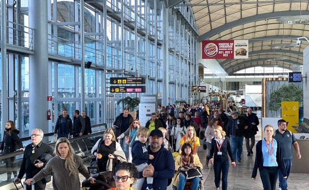 El aeropuerto Miguel Hernández recupera un 75% del tráfico de pasajeros de antes de la pandemia