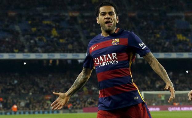 Dani Alves se convierte en el primer fichaje de la era Xavi