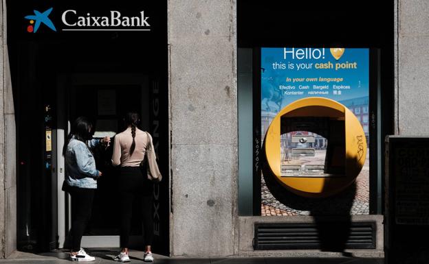 Adiós a Bankia: guía útil para los nuevos clientes que pasan a Caixabank