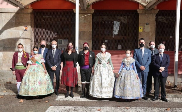 Un concurso de manteletas para las falleras mayores y cortes queda desierto