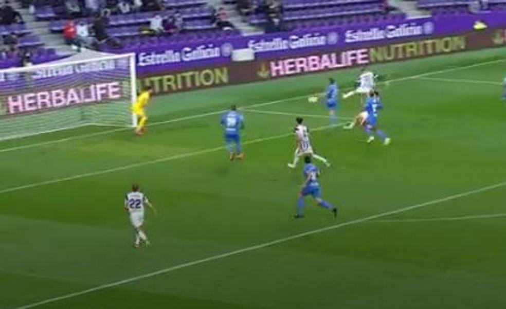 El Valladolid golea al Fuenlabrada en la lucha por el ascenso directo