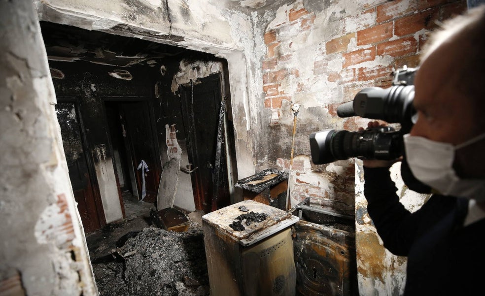 Un cargador, posible causa de un incendio en Valencia
