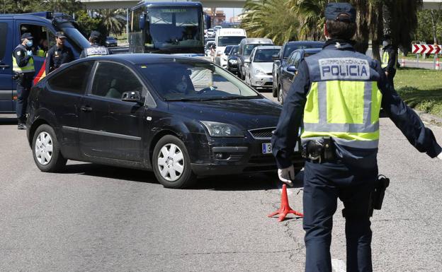 Detenido en Valencia por conducir sin puntos en el carné un coche alquilado que aún no había devuelto