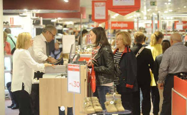 Cómo inscribirse a la bolsa de empleo de El Corte Inglés para trabajar durante la campaña de Navidad en Valencia