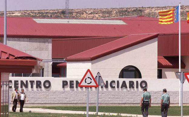 Detenida la subdirectora de la cárcel de Villena por fingir la agresión de unos encapuchados