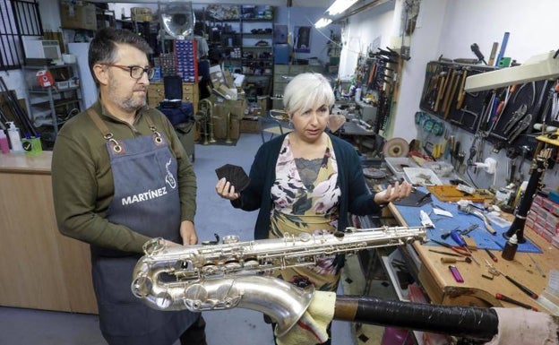 Comerciantes de Valencia: «Nos expulsan del centro tras 64 años de oficio»