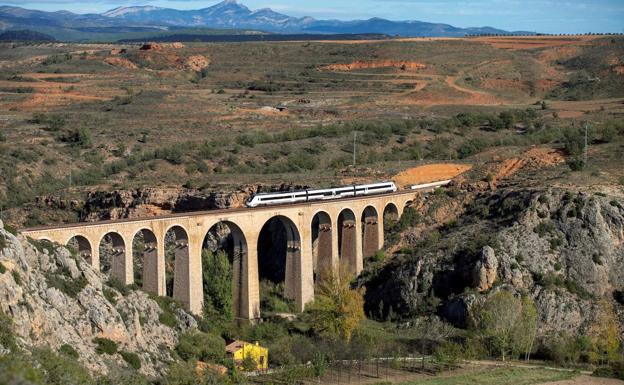 Renfe corta dos semanas la línea del tren de Valencia a Zaragoza entre Sagunto y Caminreal, en Teruel