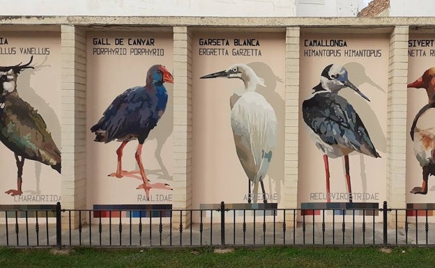 Un mural en la plaza de la Llotgeta de Catarroja estrecha lazos con la Albufera