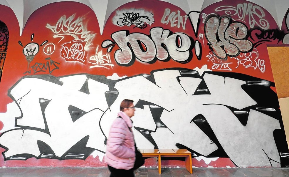 El director del Centro del Carmen de Valencia será juzgado por el grafiti en el claustro renacentista