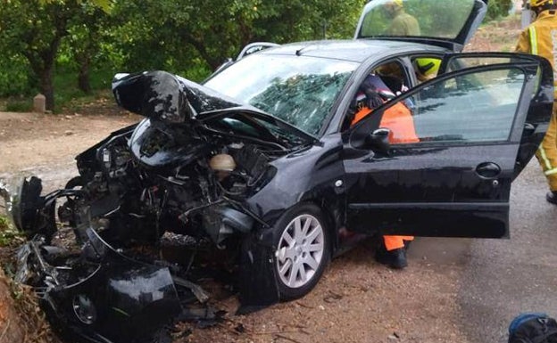 Herido de gravedad tras chocar contra un árbol en la carretera de Orihuela a Almoradí