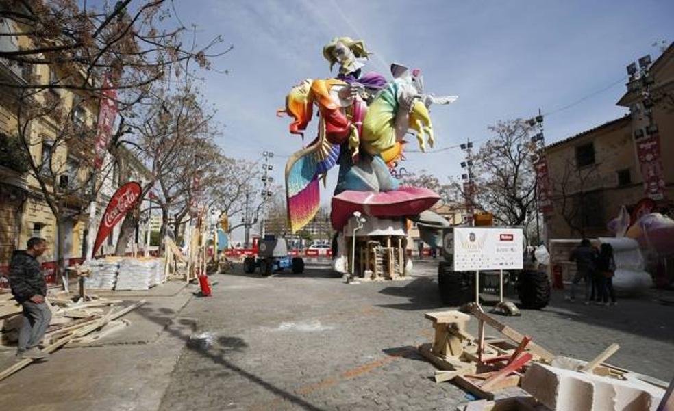 Las fallas en bloque cargan contra Grezzi por el cierre de Ciutat Vella