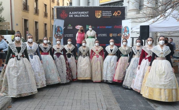 Los modistas pedirán renegociar los plazos de entrega de los trajes de las falleras mayores y sus cortes