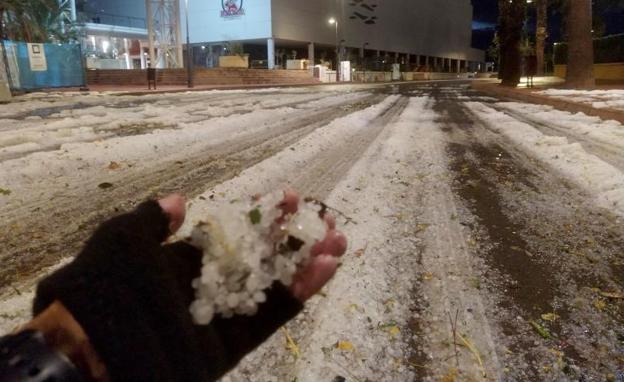 Una descomunal granizada descarga sobre Alicante