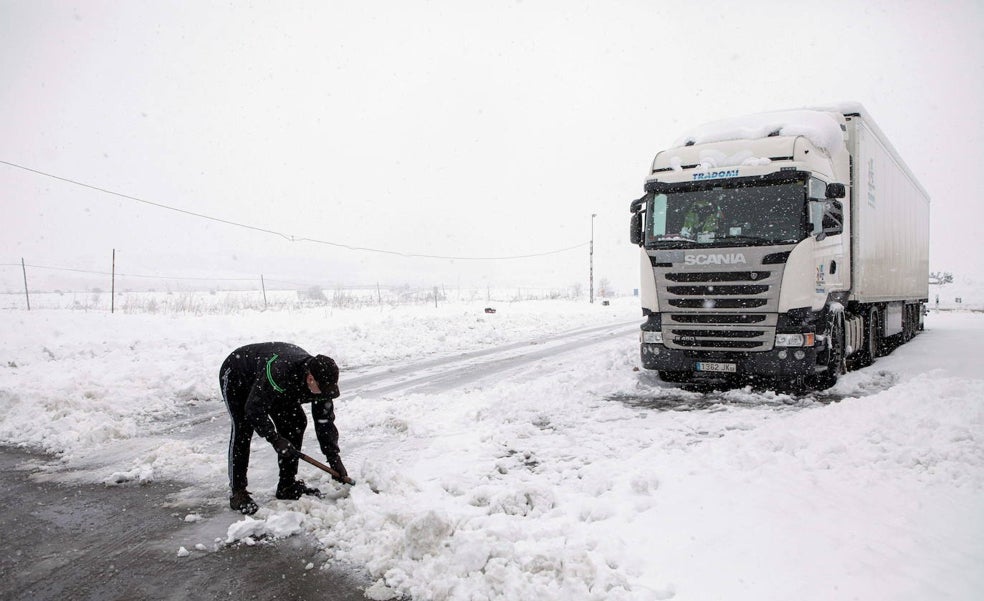 La Comunitat contará con 56 quitanieves para limpiar carreteras tras los temporales