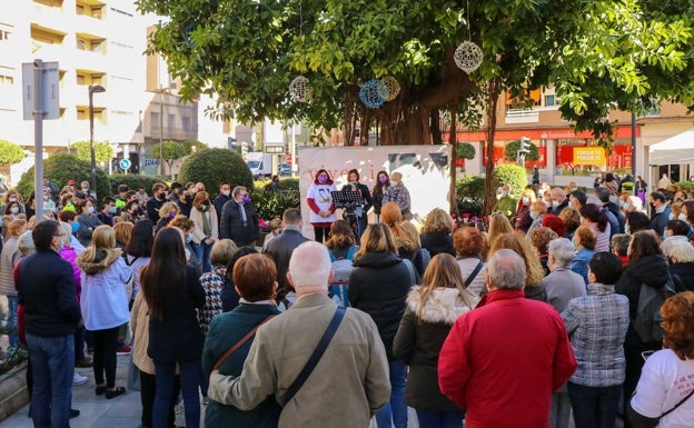 Los municipios de la comarca se tiñen de violeta por el 25N