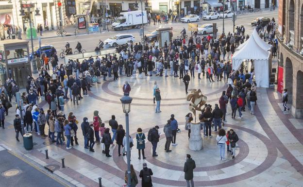 Sanidad vacuna a 1.719 personas en los puntos móviles y estudia ampliarlos