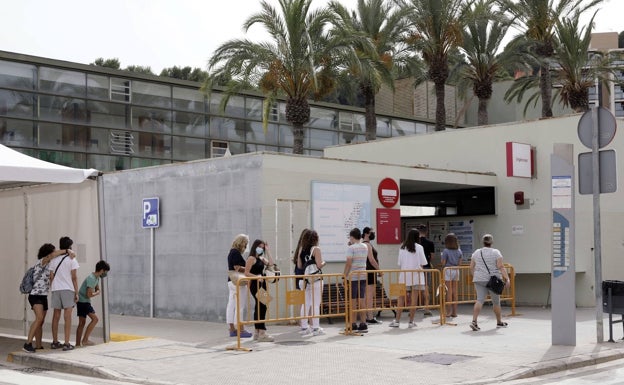 Sanidad ha administrado 600.000 dosis de refuerzo de la vacuna del coronavirus en la Comunitat