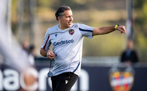 Javier Pereira dura menos de dos meses en el Levante UD