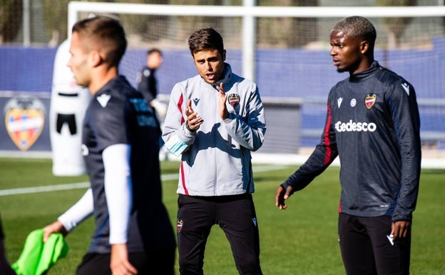 Alessio: «Cuando el árbitro pite el final contra Osasuna, ya veremos lo que pasa»