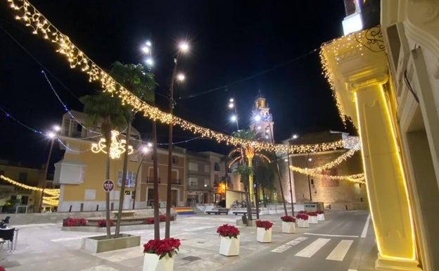 Luces navideñas para fomentar las compras en el comercio de Pego