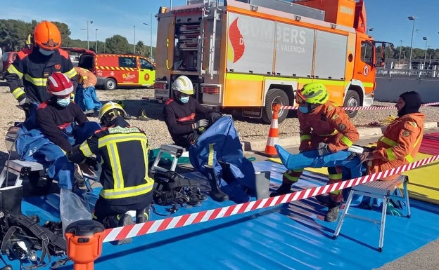 Un simulacro con más de 200 efectivos en Manises pone a prueba a los servicios de emergencias