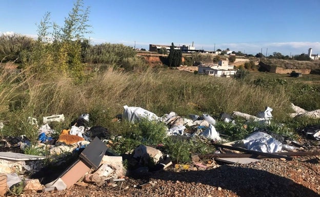 Empresarios de Torrent piden la limpieza del barranco de Chiva