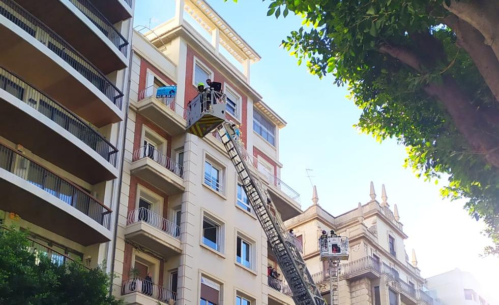 Un incendio en la calle Colón termina con seis heridos por inhalación de humo
