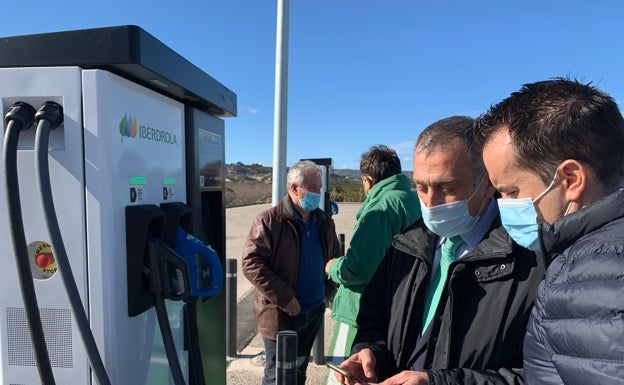 Alberic estrena dos puntos de recarga rápida para vehículos eléctricos