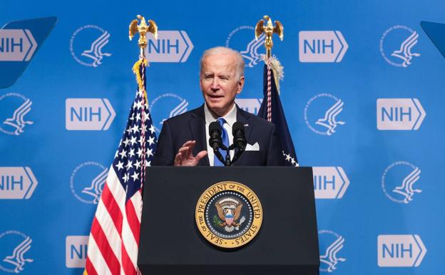 Biden diseña un plan contra Ómicron para preservar la economía