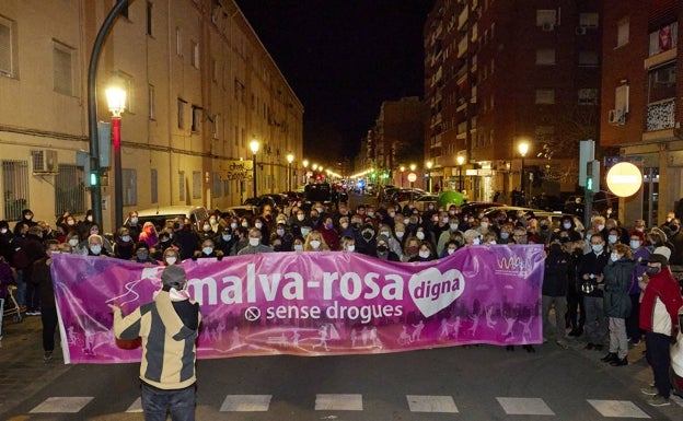 La Malvarrosa sale de nuevo a la calle mientras sigue en el limbo el futuro de Casitas Rosa