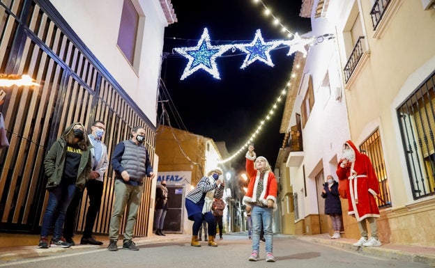 La comunidad noruega enciende la Navidad de l'Alfàs del Pi