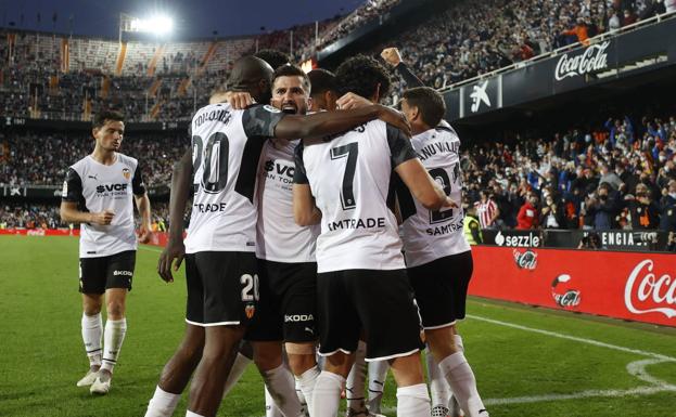 La locura de los futbolistas del Arenteiro al enterarse que el Valencia es su rival de Copa