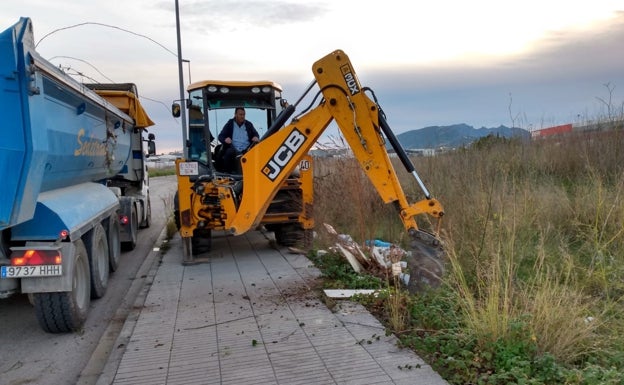 Alzira limpia 35 vertederos ilegales en todo el término