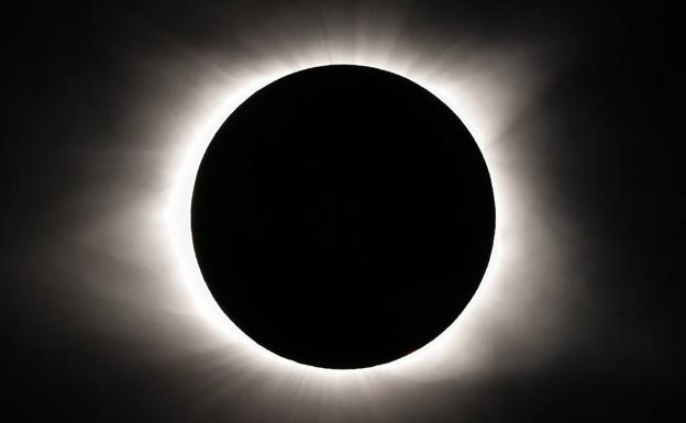 Cuándo y dónde ver el raro eclipse solar de este sábado, que no se repetirá hasta 2039