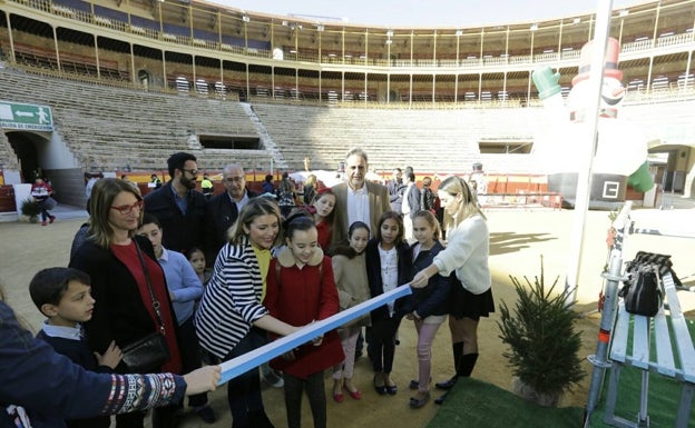 La plaza de toros abre este sábado la pista de hielo y las atracciones infantiles de Navidad