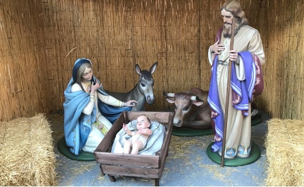 Benifaió restaura el Nacimiento y lo expone en la Plaza Mayor