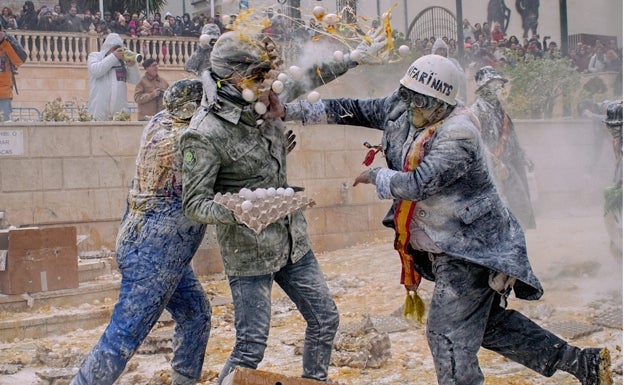 Ibi recupera la Cabalgata de Reyes y els Enfarinats para sus fiestas de invierno