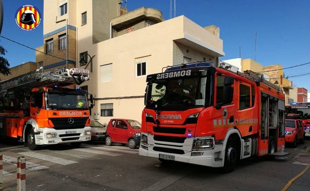 Un incendio por un enganche ilegal a la luz deja 21 intoxicados por humo en Aldaia