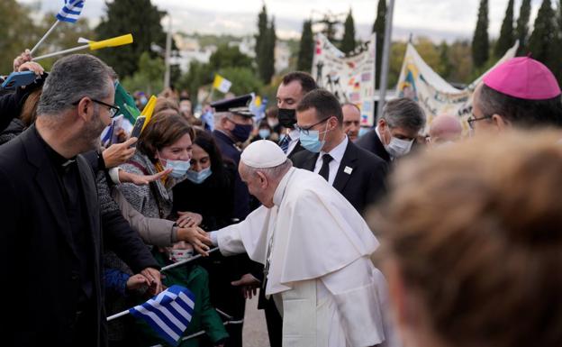 El Papa considera un «anacronismo» eliminar la mención de la Navidad