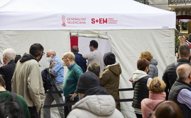 El puente deja casi 3.500 contagios en la Comunitat y los hospitalizados superan ya los 500 casos