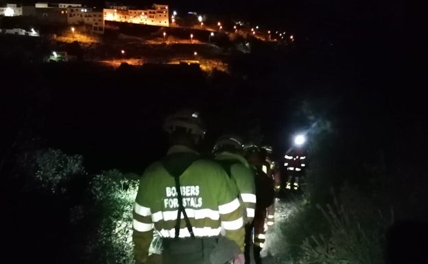 Los bomberos rescatan a un escalador que sufrió una caída junto a la Cueva del Tesoro de Chulilla