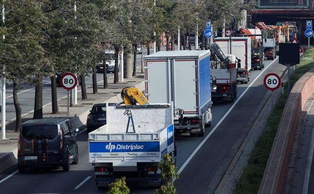 CC OO anuncia paros si no entran en la negociación Gobierno-transportistas